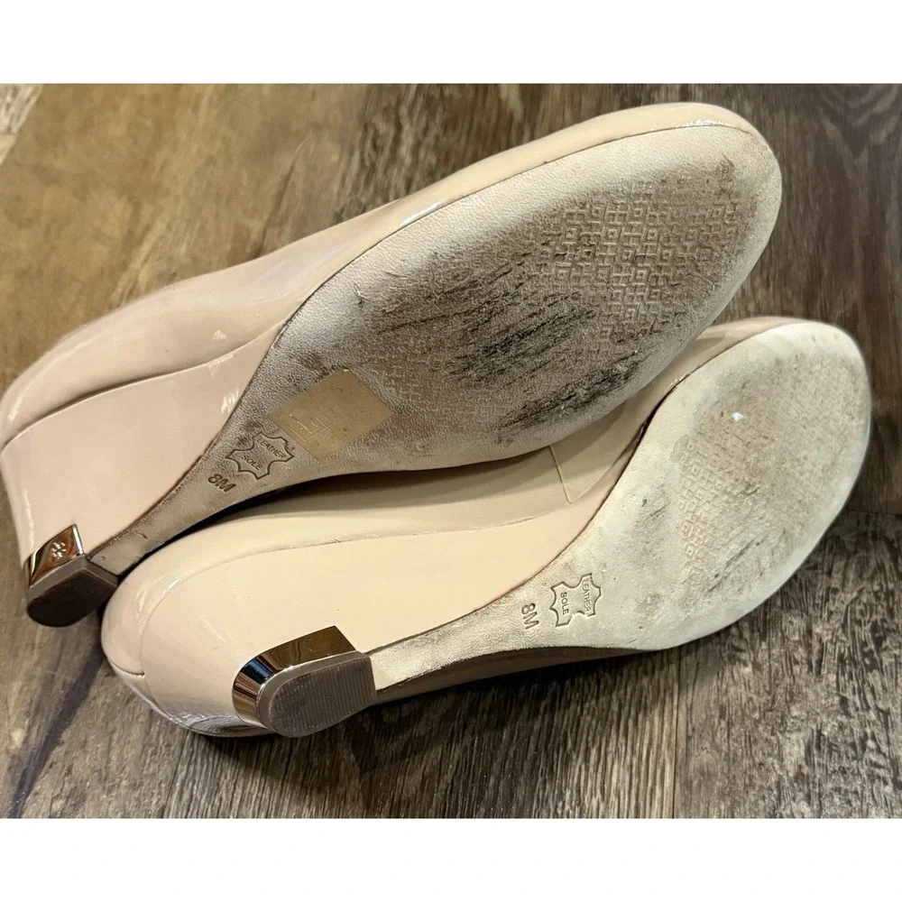 Tory Burch Astoria Nude Patent Leather Beige Wedge Pump Heels Women's Size 8